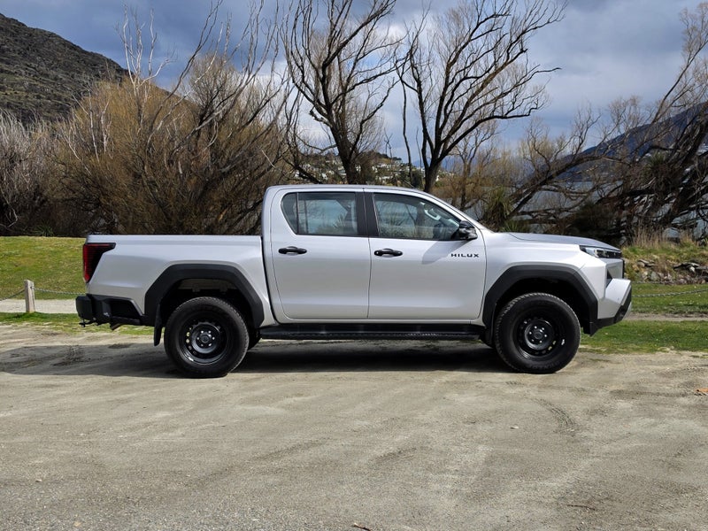 2026 Toyota Hilux SR Hybrid 4WD image 2