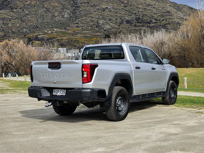 2026 Toyota Hilux SR Hybrid 4WD image 3