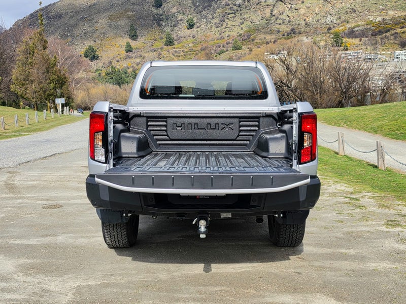 2026 Toyota Hilux SR Hybrid 4WD image 5