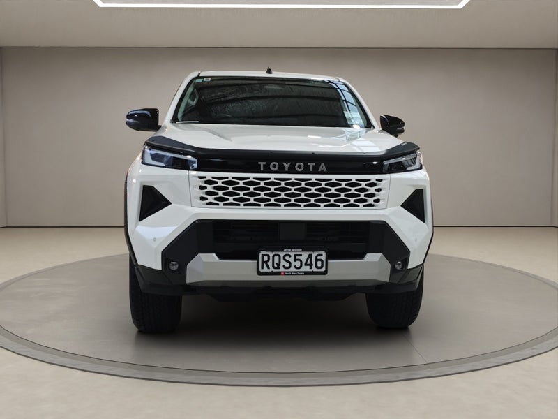 2026 Toyota Hilux SR5 2.8 Diesel 4WD image 2