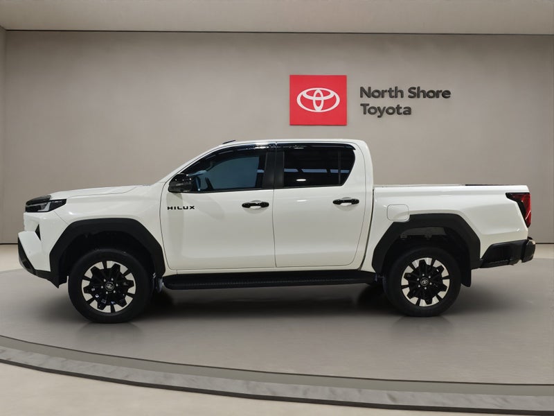 2026 Toyota Hilux SR5 2.8 Diesel 4WD image 4