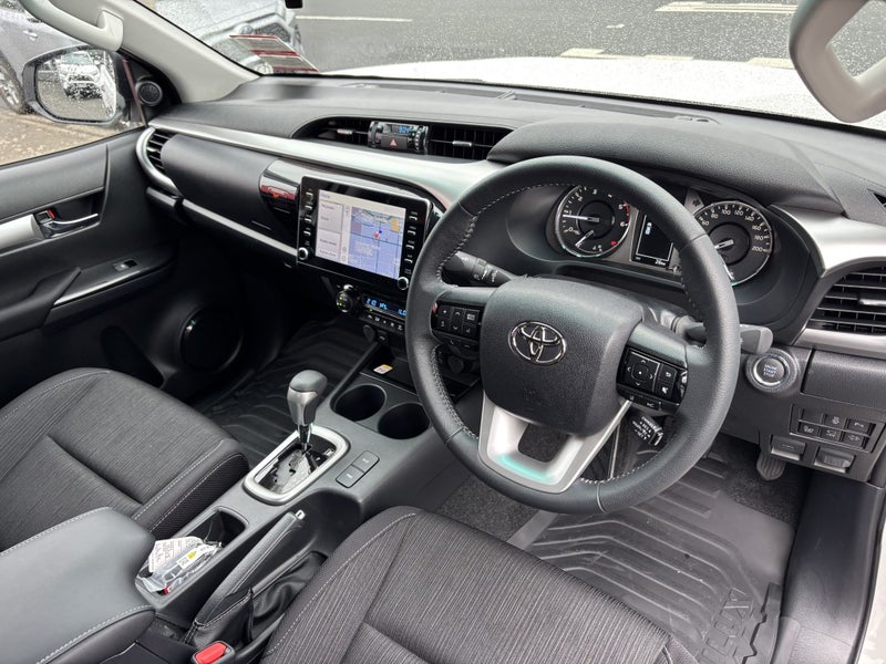 2026 Toyota Hilux SR5 2.8D 2WD Auto image 3
