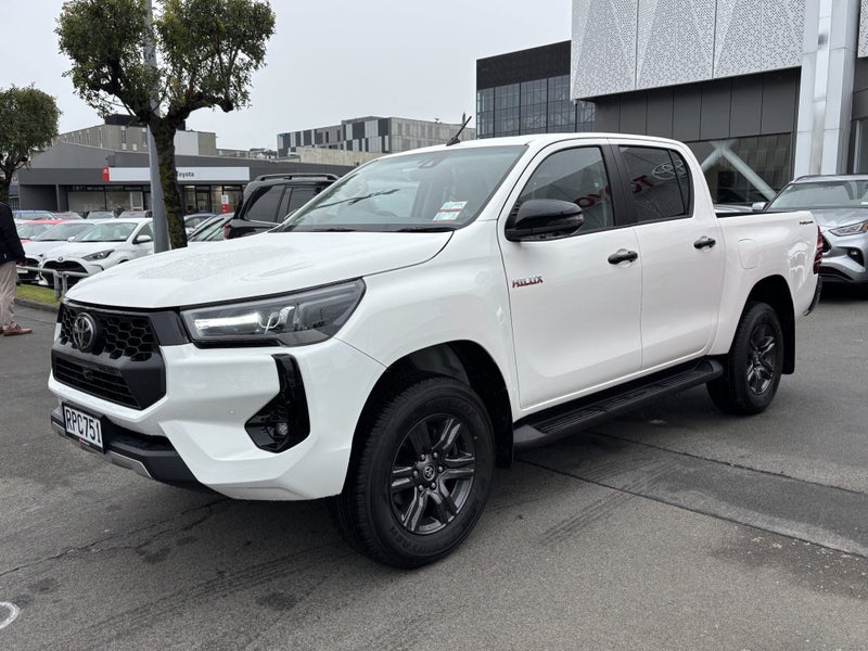 2026 Toyota Hilux SR5 2.8D 2WD Auto image 4