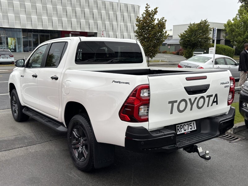 2026 Toyota Hilux SR5 2.8D 2WD Auto image 5