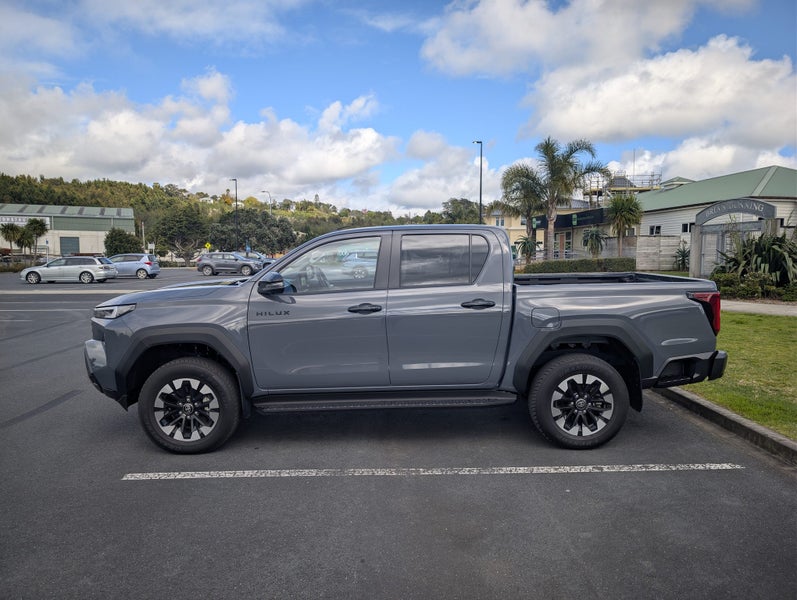 2026 Toyota Hilux SR5 2.8DT 6MT 4WD DCW/4D/5S image 2