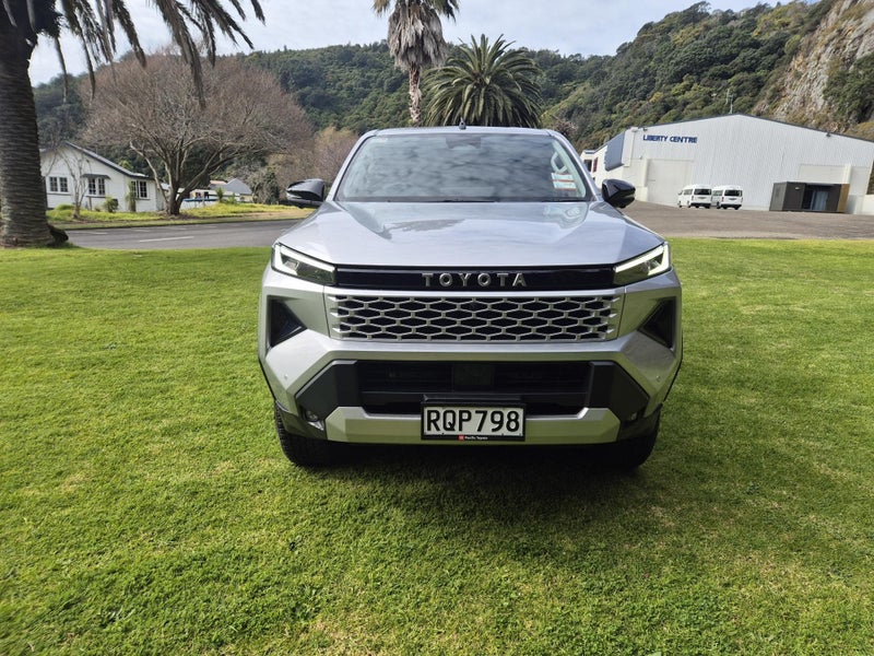 2026 Toyota Hilux SR5 2.8DT Hybrid 6AT 4WD image 2