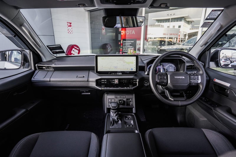 2026 Toyota Hilux SR5 2.8DT Hybrid 6AT 4WD DCW/... image 2