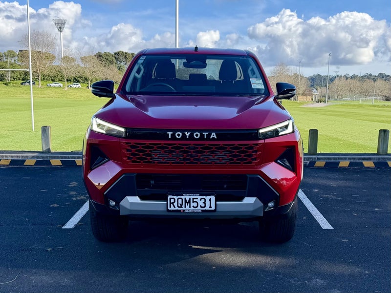 2026 Toyota Hilux SR5 2.8DT Hybrid 6AT 4WD DCW/... image 2