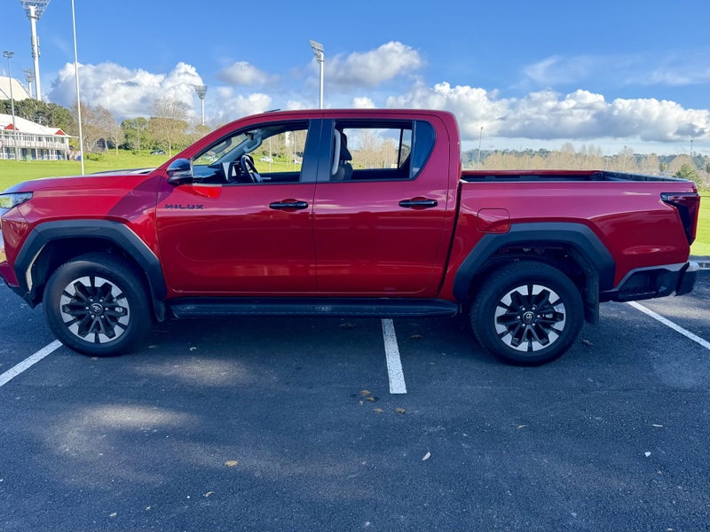 2026 Toyota Hilux SR5 2.8DT Hybrid 6AT 4WD DCW/... image 5