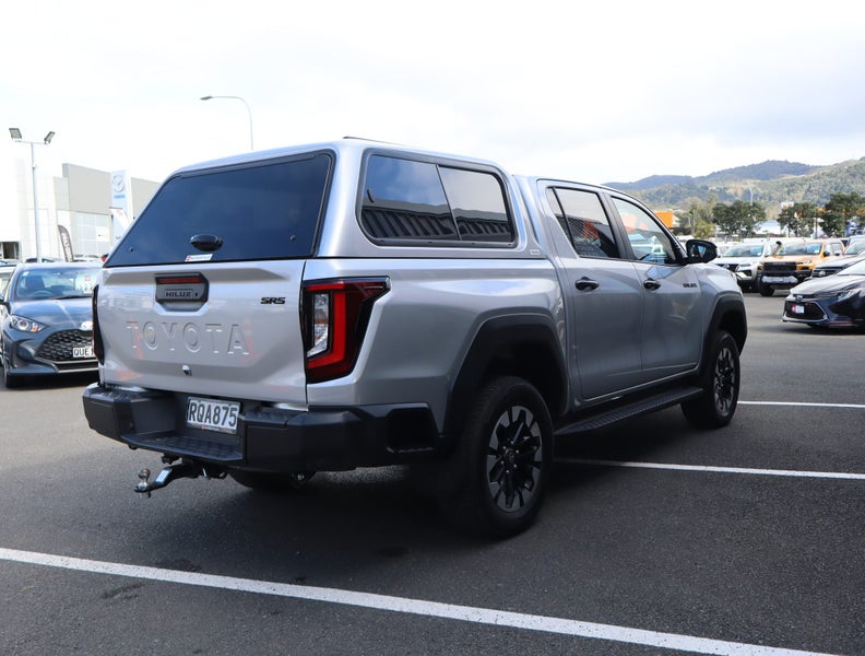 2026 Toyota Hilux SR5 2.8DT Hybrid 6AT 4WD DCW/... image 4