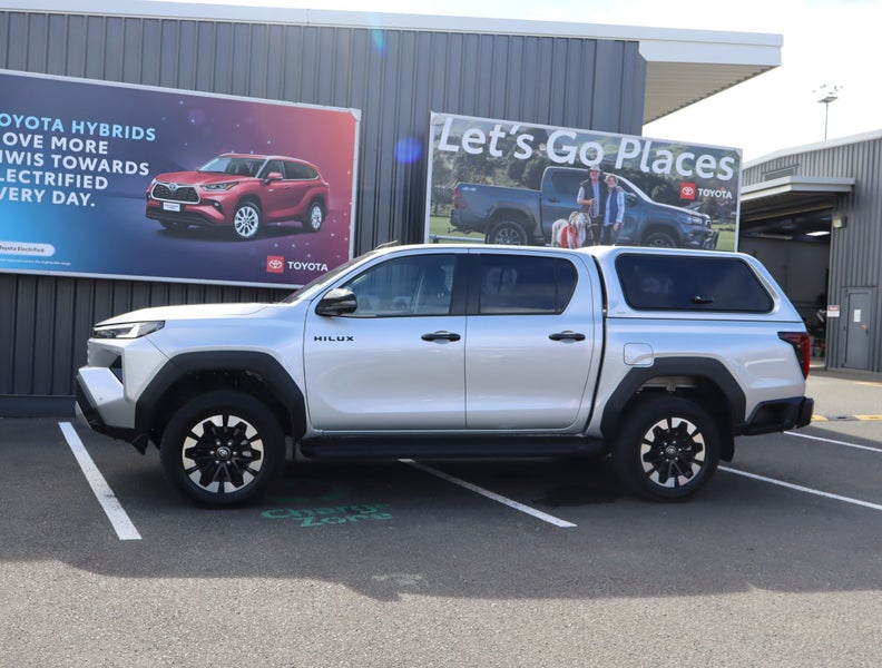 2026 Toyota Hilux SR5 2.8DT Hybrid 6AT 4WD DCW/... image 5