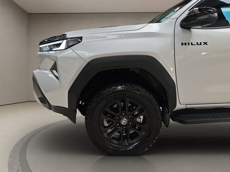 2026 Toyota Hilux SR5 2.8DT Hybrid 6AT 4WD DCW/... image 5
