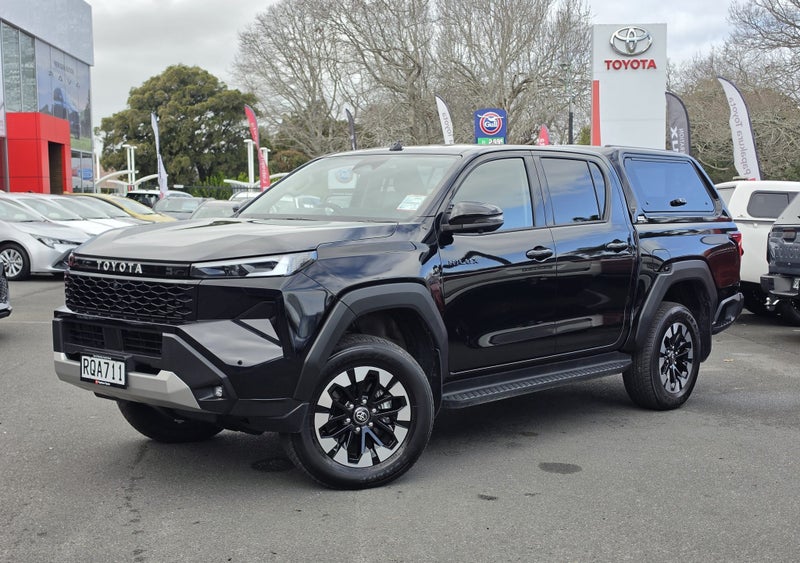 2026 Toyota Hilux SR5 2.8DT Hybrid 6AT 4WD DCW/... image 2