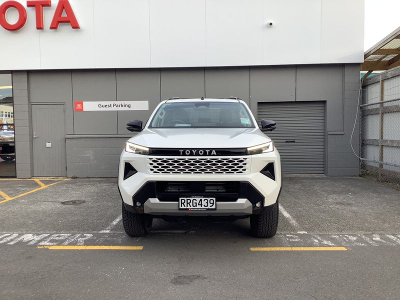 2026 Toyota Hilux SR5 2.8DT Hybrid 6AT 4WD Doub... image 2