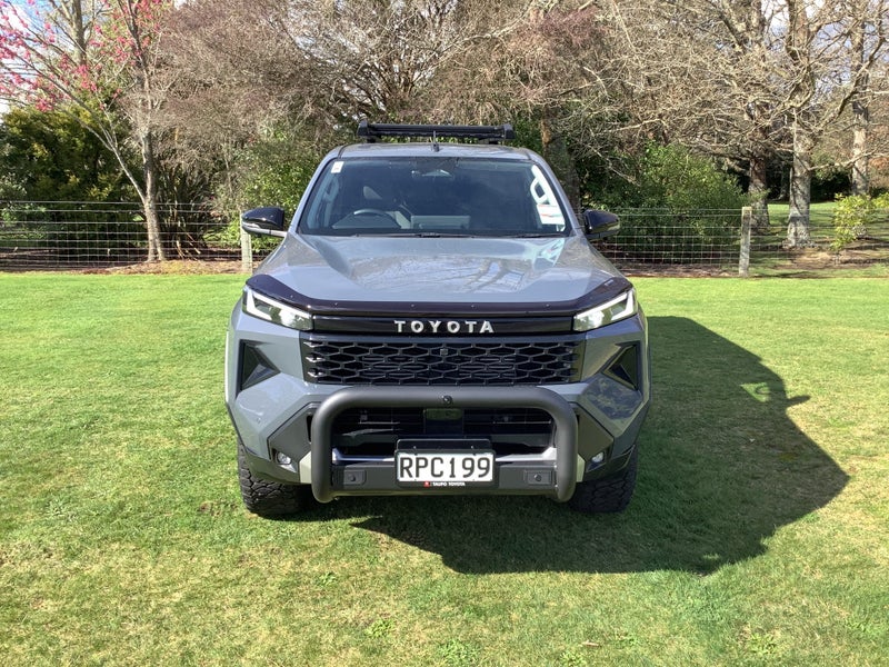 2026 Toyota Hilux SR5 Double Cab 2.8DT Hybrid 6... image 2