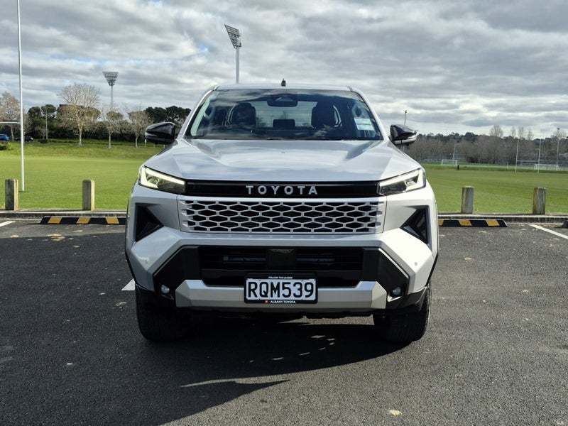 2026 Toyota Hilux SR5 Limited 2.8DT 6MT 4WD DCW... image 2