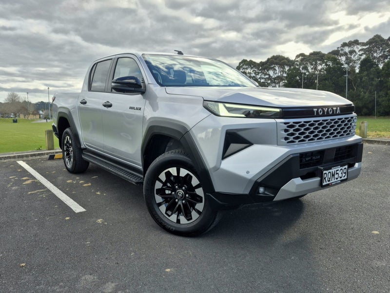 2026 Toyota Hilux SR5 Limited 2.8DT 6MT 4WD DCW... image 3
