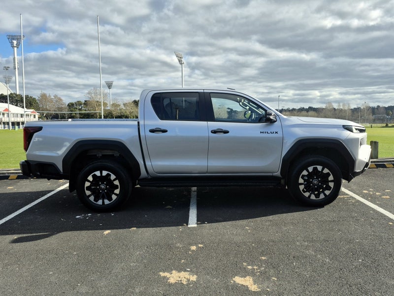 2026 Toyota Hilux SR5 Limited 2.8DT 6MT 4WD DCW... image 4