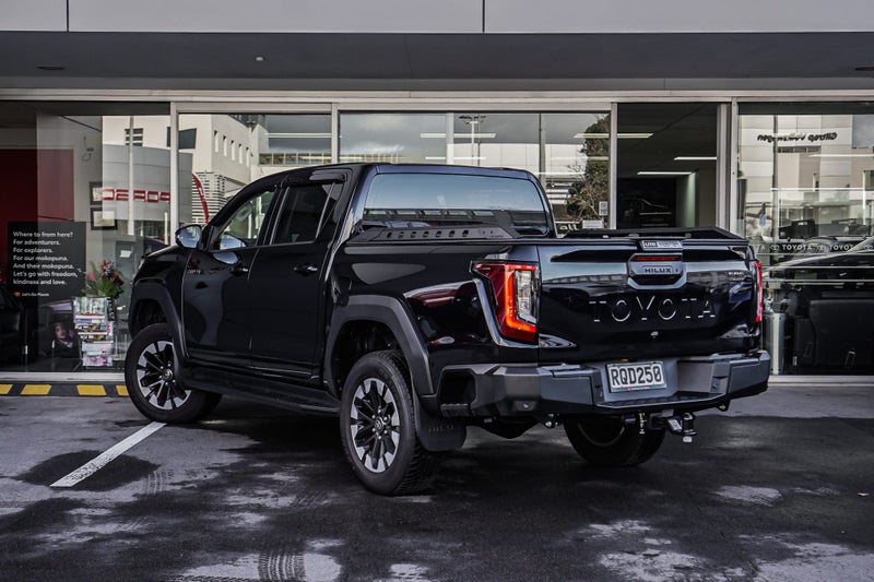 2026 Toyota Hilux SR5 Limited 2.8DT Hybrid 6AT... image 3