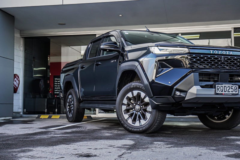 2026 Toyota Hilux SR5 Limited 2.8DT Hybrid 6AT... image 4