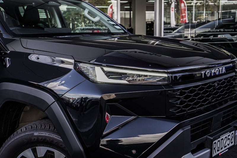 2026 Toyota Hilux SR5 Limited 2.8DT Hybrid 6AT... image 5