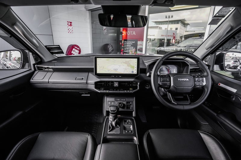 2026 Toyota Hilux SR5 Limited 2.8DT Hybrid 6AT... image 2