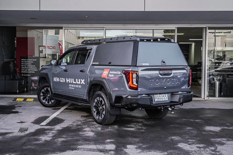 2026 Toyota Hilux SR5 Limited 2.8DT Hybrid 6AT... image 3