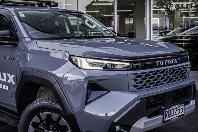 2026 Toyota Hilux SR5 Limited 2.8DT Hybrid 6AT... image 5