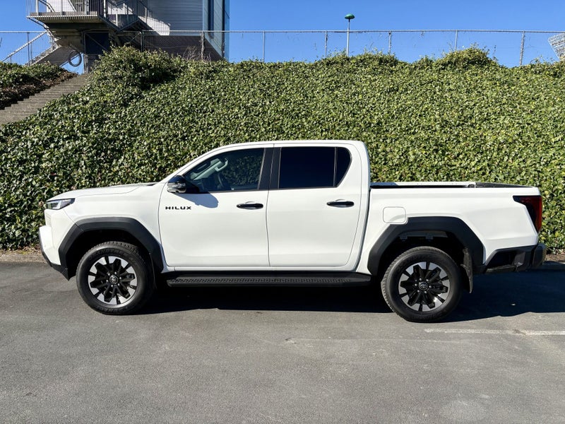 2026 Toyota Hilux SR5 Limited 2.8DT Hybrid 6AT... image 4