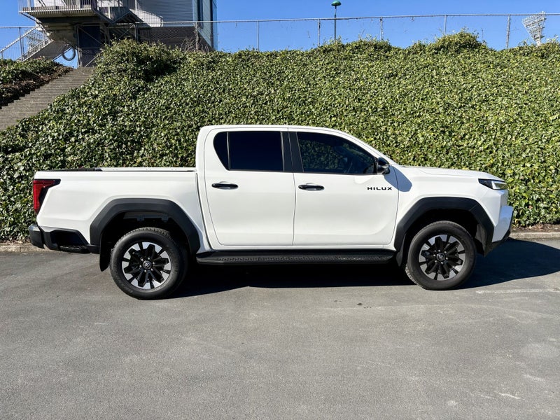 2026 Toyota Hilux SR5 Limited 2.8DT Hybrid 6AT... image 5