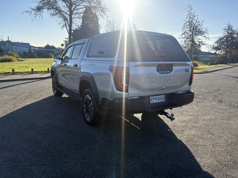 2026 Toyota Hilux SR5 Limited 2.8DT Hybrid 6AT... image 2