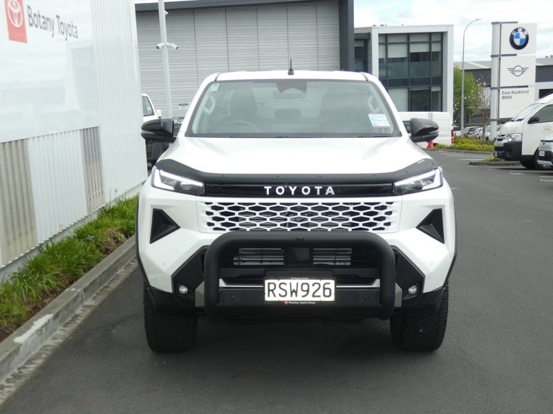 2026 Toyota Hilux SR5 Limited 2.8DT Hybrid 6AT... image 3