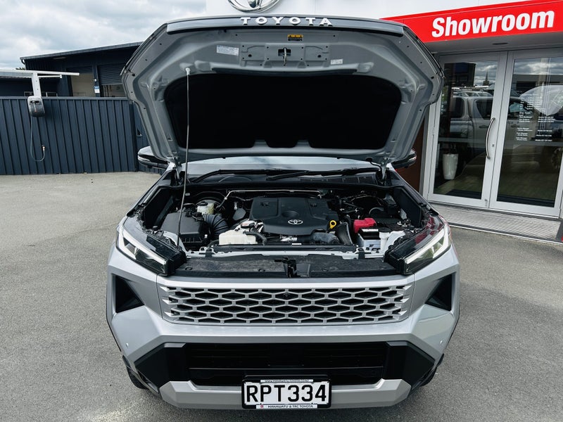 2026 Toyota Hilux SR5 Limited 2.8DT Hybrid Auto... image 4