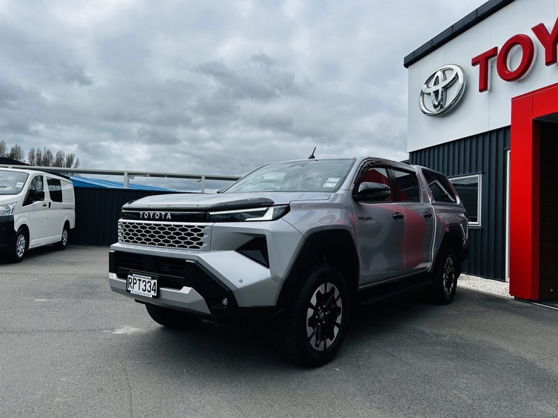 2026 Toyota Hilux SR5 Limited 2.8DT Hybrid Auto... image 5