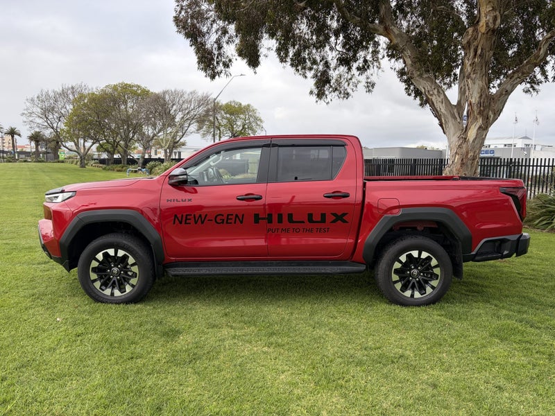 2026 Toyota Hilux SR5 Limited 2.8DT Manual 4WD... image 5