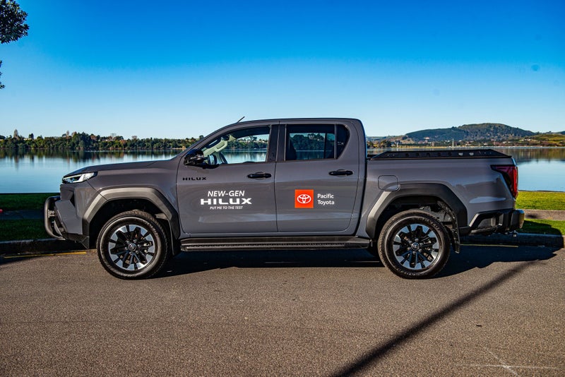 2026 Toyota Hilux SR5 Limited Hybrid image 4