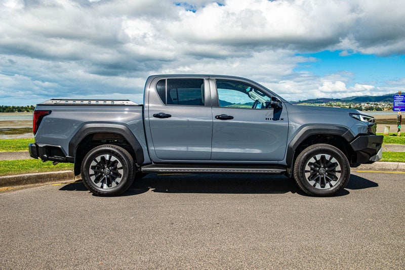 2026 Toyota Hilux SR5 Limited Hybrid image 3