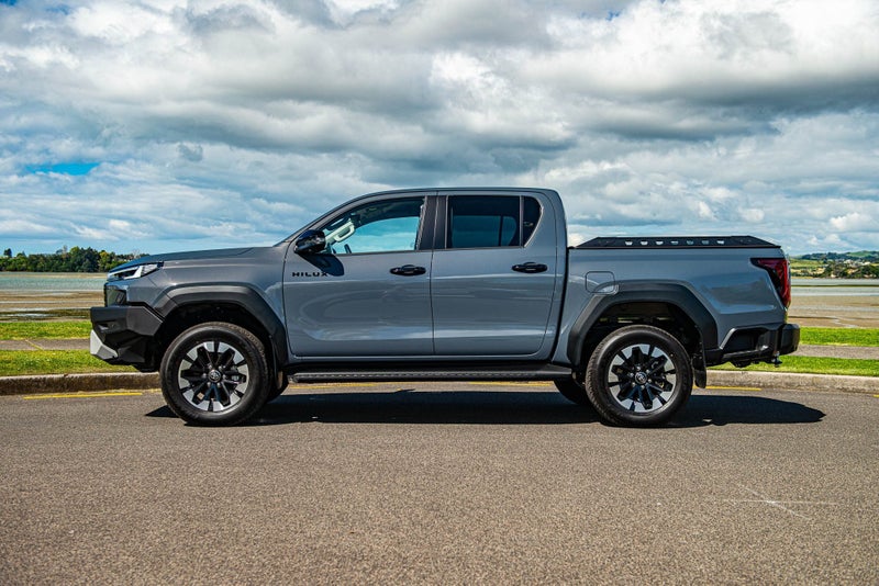 2026 Toyota Hilux SR5 Limited Hybrid image 4