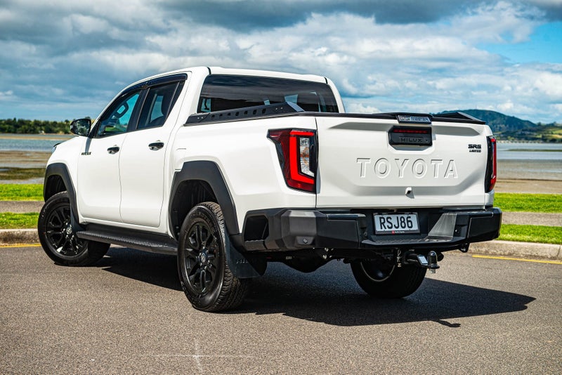 2026 Toyota Hilux SR5 Limited Hybrid Ready to Go image 5