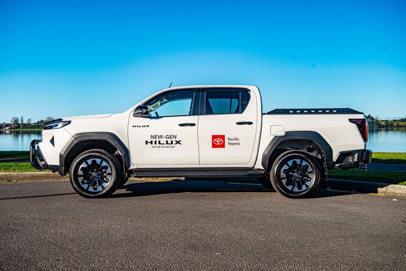 2026 Toyota Hilux SR5 Limited Manual 4WD image 4