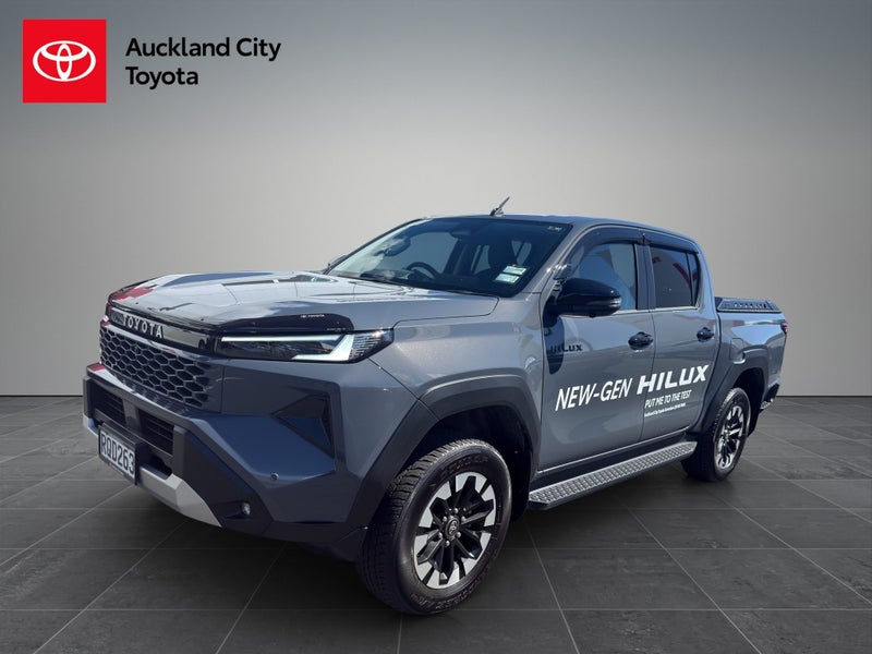 2026 Toyota Hilux Sr5 Td Dc 2.8Dmht image 3