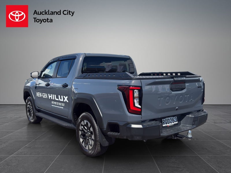 2026 Toyota Hilux Sr5 Td Dc 2.8Dmht image 4