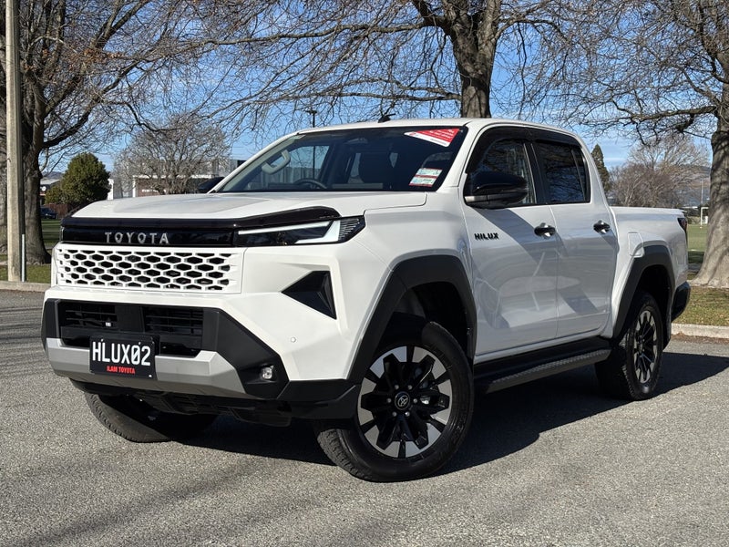 2026 Toyota Hilux Sr5 Td Dc 2.8Dmht image 3