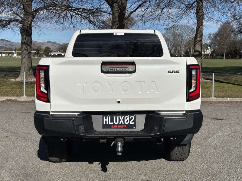 2026 Toyota Hilux Sr5 Td Dc 2.8Dmht image 4