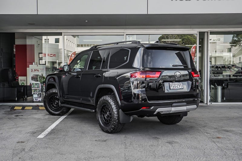 2026 Toyota Land Cruiser 300 GR Sport 3.3DT 10A... image 3