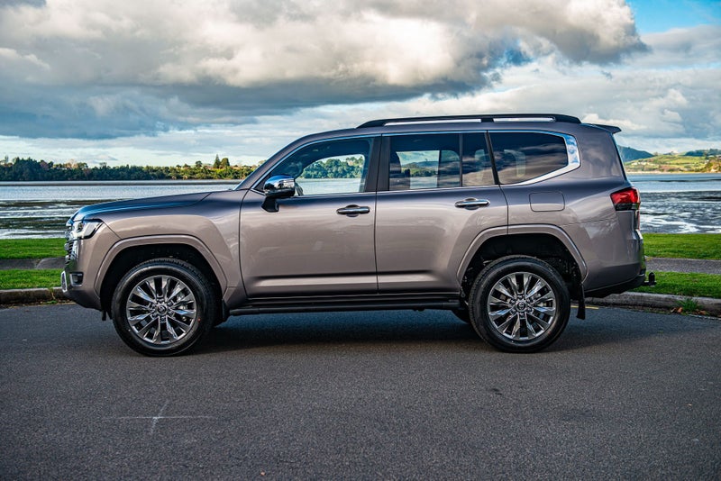 2026 Toyota Land Cruiser 300 VX Limited 3.3DT 4WD image 5