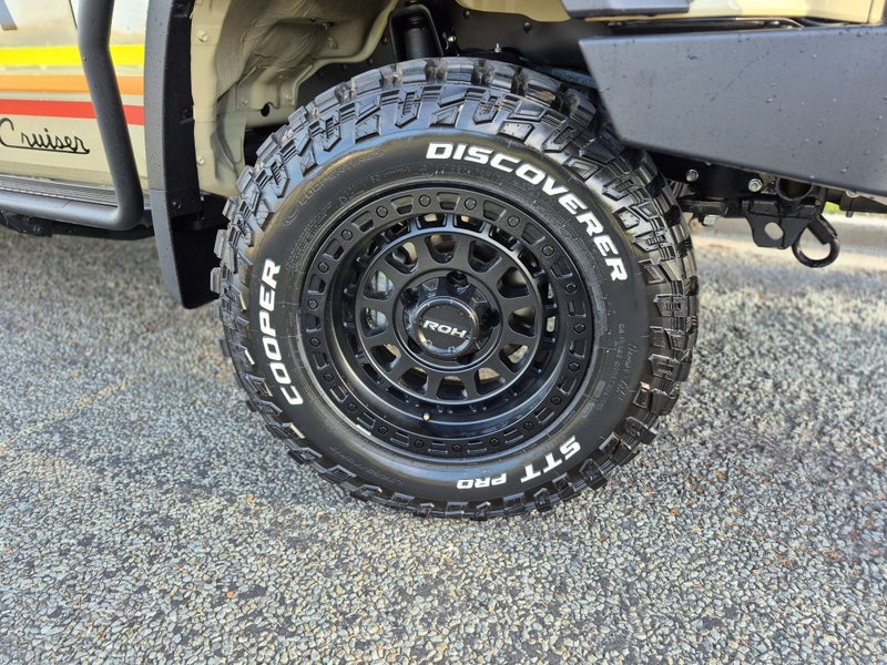 2026 Toyota Land Cruiser 70 LX 2.8DT 6AT 4WD DC... image 2