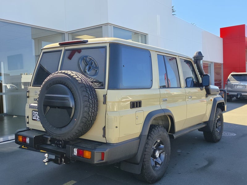 2026 Toyota Land Cruiser 70 LX 2.8DT 6AT 4WD WG... image 3