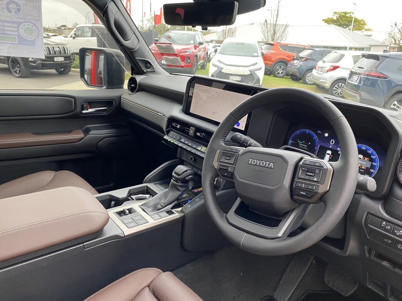 2026 Toyota Land Cruiser Prado ADV 2.8D Hybrid... image 5