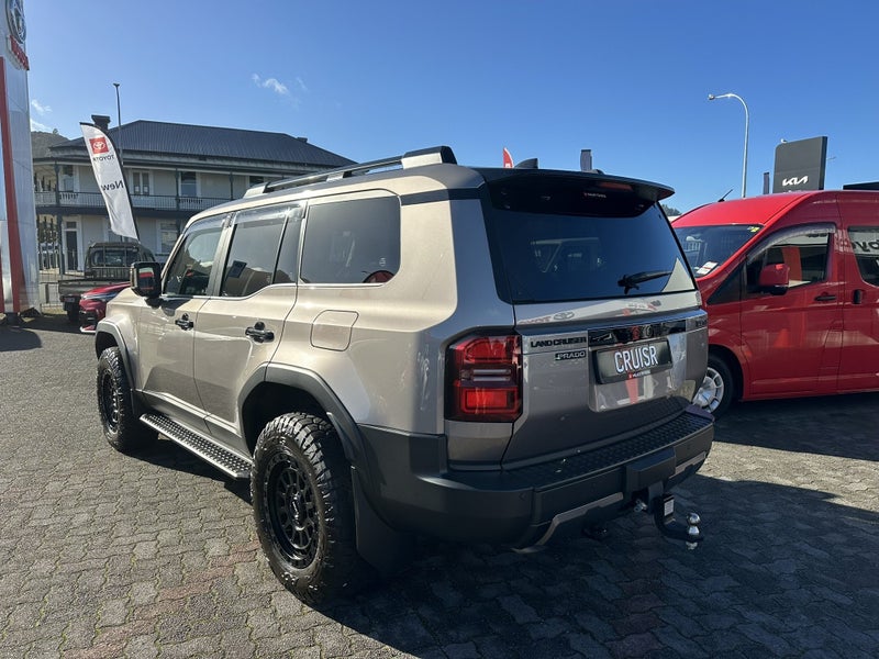 2026 Toyota Land Cruiser Prado ADV 2.8D Hybrid... image 5